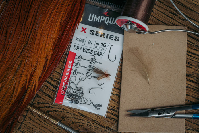 Umpqua XC120 BL-BN curved barbless scud and nymph hook in black nickel finish, heavy-wire design for shrimp, scud, and nymph fly patterns.